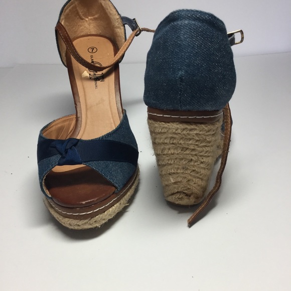 Blue  Platform Sandals Fabric Material Top, Size 7 - Picture 5 of 14